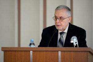 ვლადიმერ პაპავას გრიგოლ რობაქიძის სახელობის უნივერსიტეტის  საპატიო დოქტორის წოდება მიენიჭა